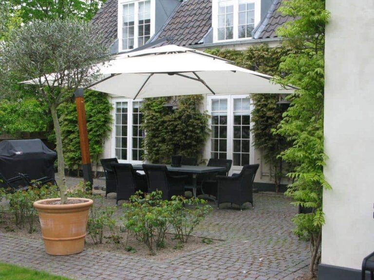 grand parasol blanc déporté en bois