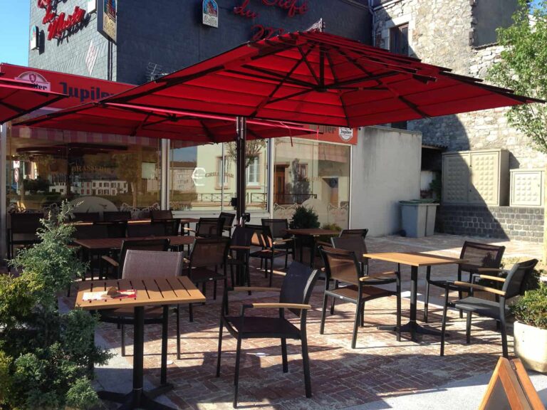 parasol-excentre-lusso-rouge-terrasse-de-brasserie