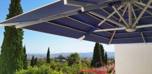Parasol Garden Art Lusso toile bleu liseré ecru