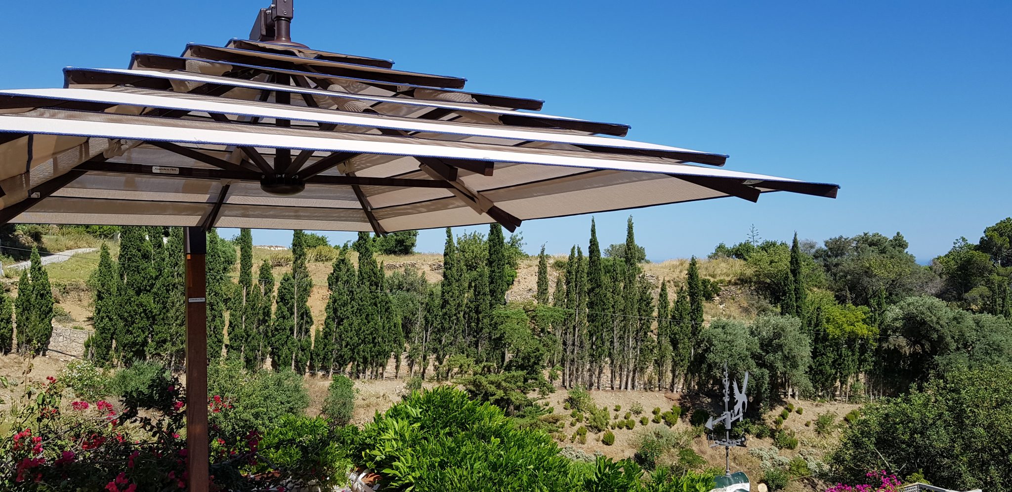 parasol déporté bois exotique iroko