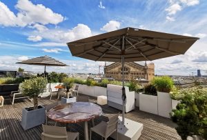 parasol grand vent rooftop paris