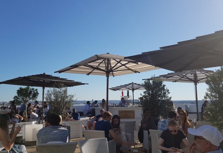 Parasol Poker Toit terrasse Galerie Lafayette PARIS Baleines marron