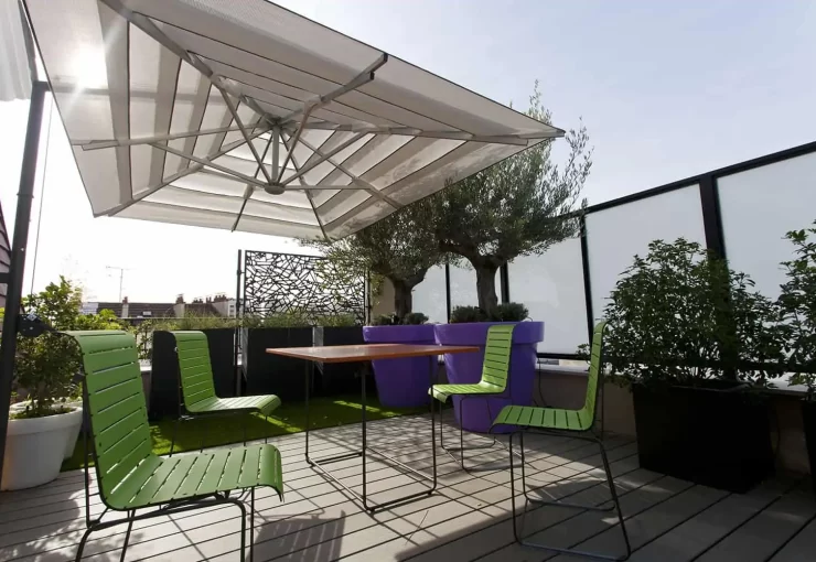 parasol-blanc-lusso-fixation-murale-toit-terrasse